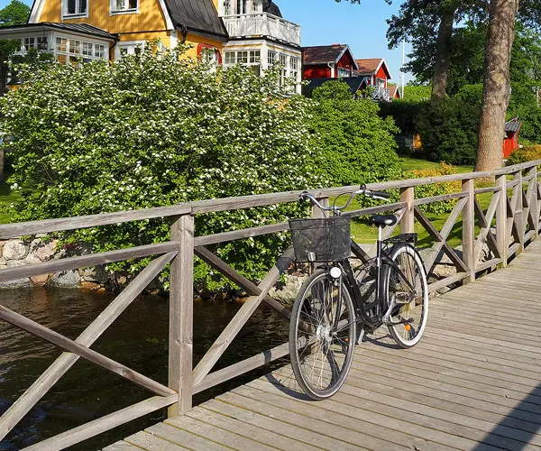 Sigtuna Bro Med Cykel Nathalie Constantin Webb