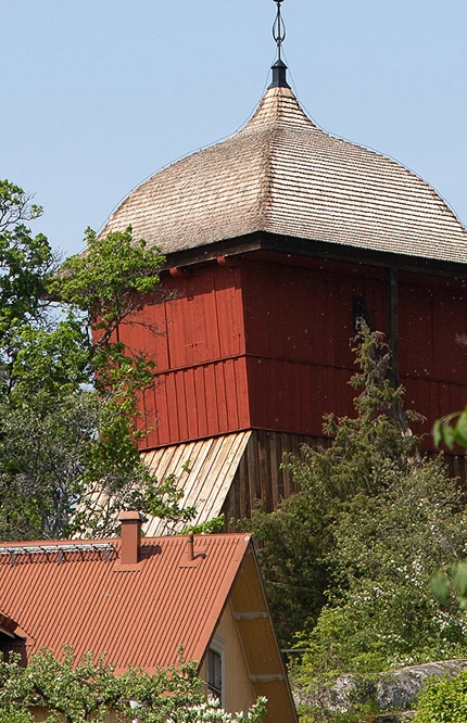 Sigtuna klocktorn på våren.